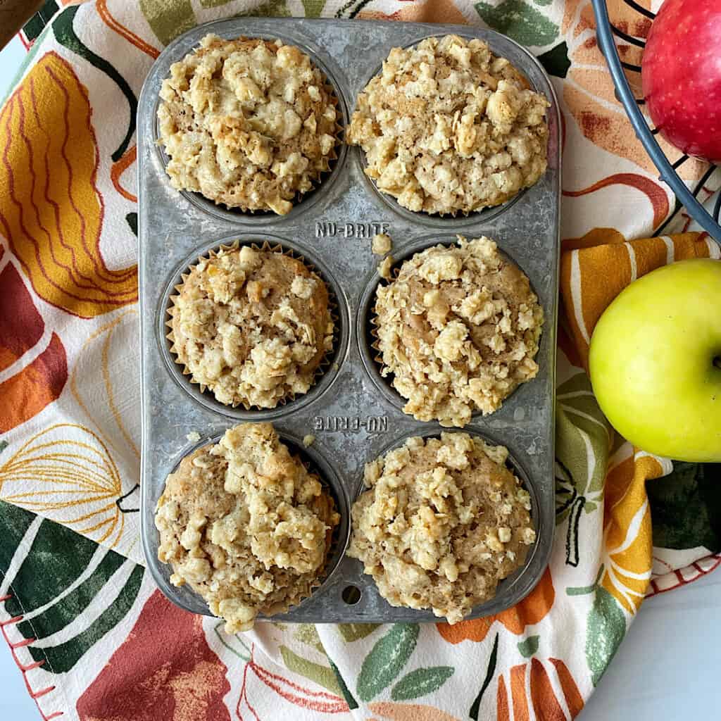 apple crisp muffins