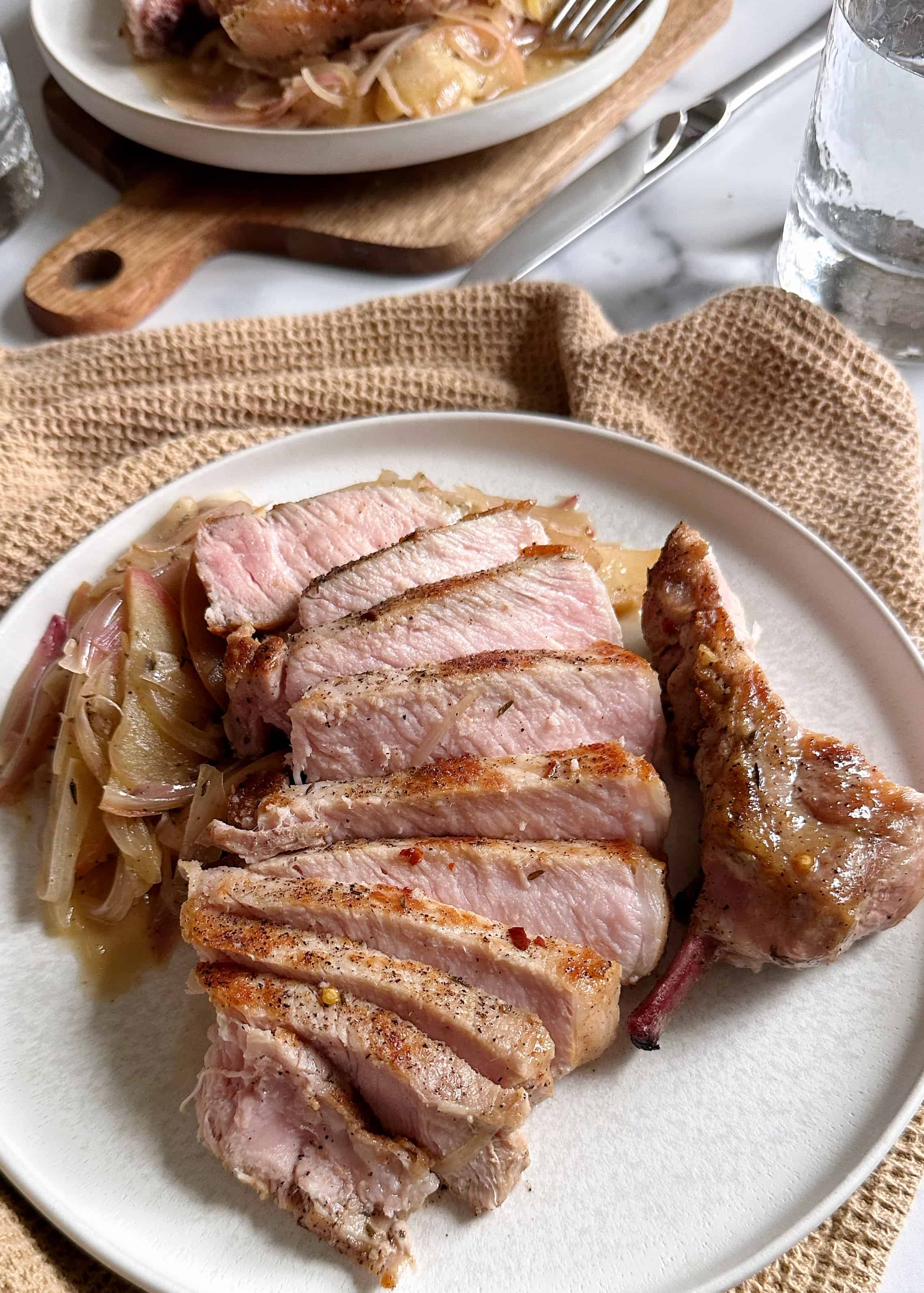sliced pork chops with apples and shallots