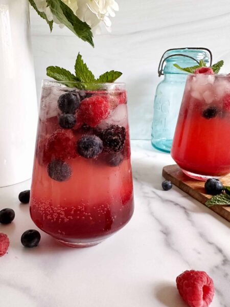 berry ginger beer mocktail
