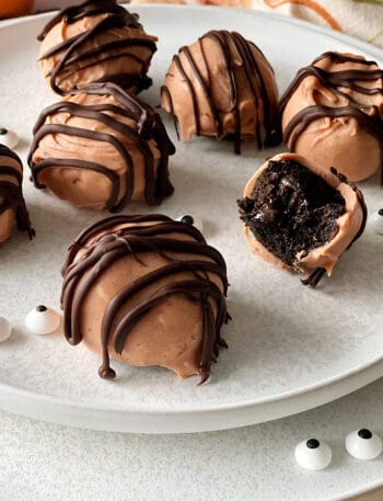 Pumpkin Spice Chocolate Cookie Truffles