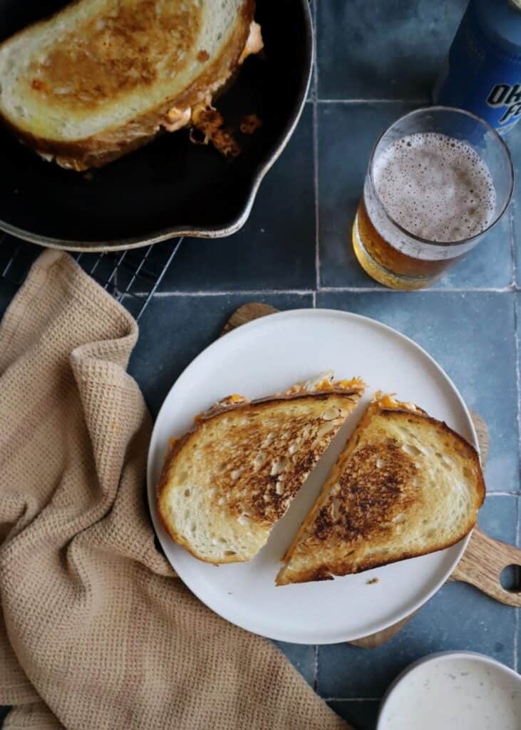 spicy buffalo chicken grilled cheese sandwiches