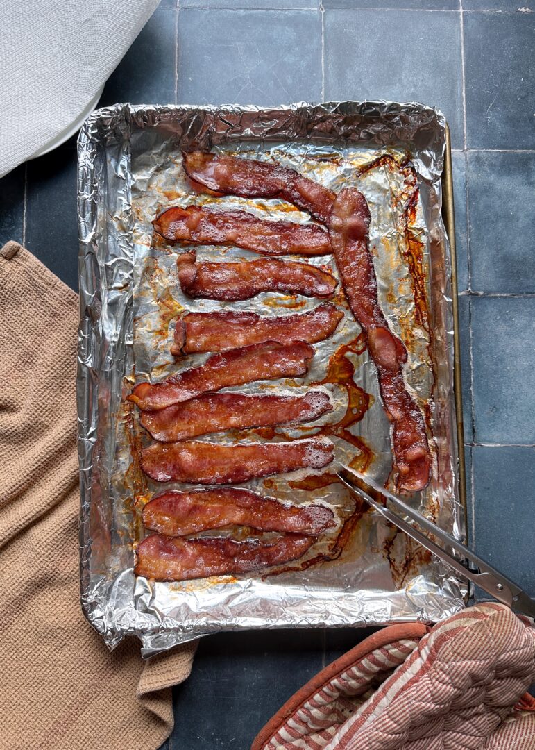 baking sheet with baked bacon