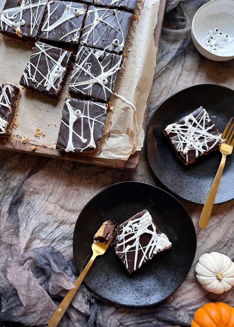 plates of spiderweb smores bars with more squares on the side