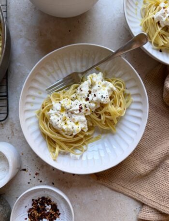 bowl of simple stracciatella pasta