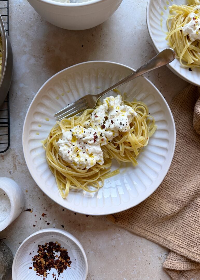 bowl of simple stracciatella pasta