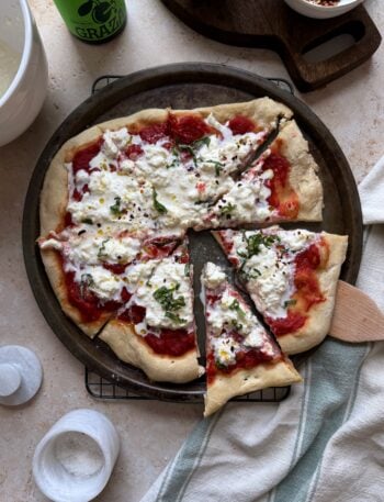 stracciatella pizza cut into slices